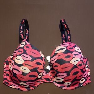 Victoria's Secret Pink and Black Lip Print Tshirt Bra 34DD.